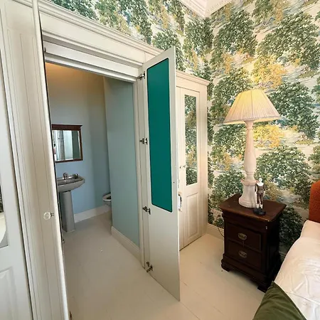 Large Penthouse At Townhouse Doneraile Appartamento Dun ar Aill