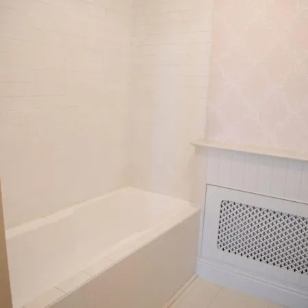 Large Penthouse At Townhouse Doneraile * Dun ar Aill