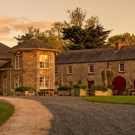 Large Penthouse At Townhouse Doneraile Appartamento Dun ar Aill