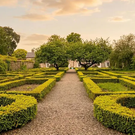 Large Penthouse At Townhouse Doneraile Appartamento Dun ar Aill